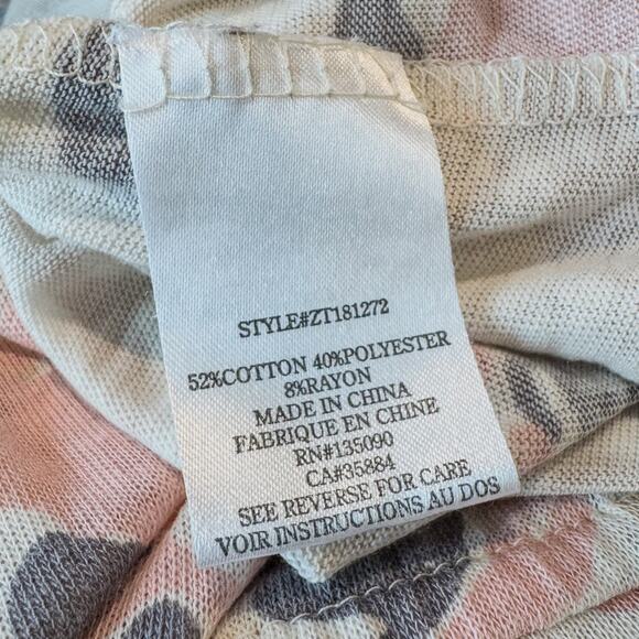 Z Supply, Ultra Soft Light Weight V-Neck Floral Print Pocket Tee, Women's Medium - Picture 8 of 8